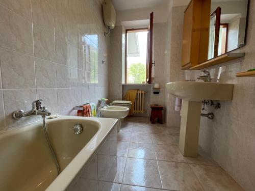 Bathroom, La Pagliera in Badia Morronese Bathroom, La Pagliera in Badia Morronese