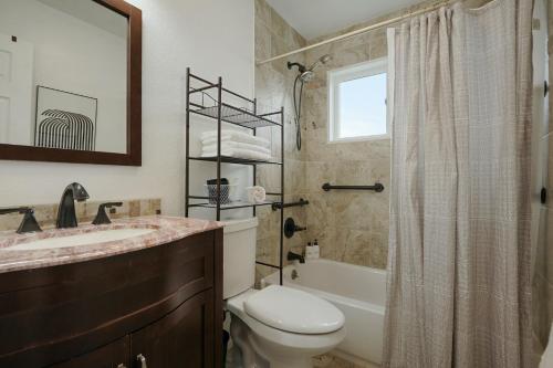 Bathroom, @ Marbella Lane - 4BR Cozy & Comfy Northglenn in Northglenn (CO) Bathroom, @ Marbella Lane - 4BR Cozy & Comfy Northglenn in Northglenn (CO)