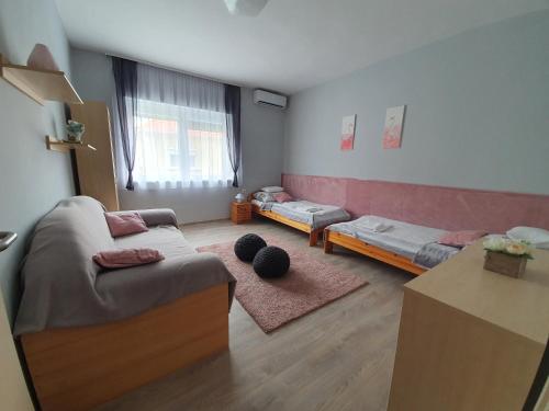 Flamingo Apartment in Petofi Sandor Lakotelep Flamingo Apartment in Petofi Sandor Lakotelep