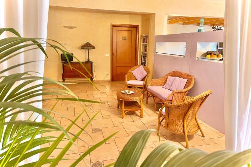 Facilities, Albergo Vittoria in Toscolano Maderno Facilities, Albergo Vittoria in Toscolano Maderno