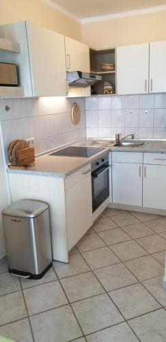 Kitchen, 2 Raum Wohnung Morgensonne mit Balkon in Ostseebad Sellin Kitchen, 2 Raum Wohnung Morgensonne mit Balkon in Ostseebad Sellin