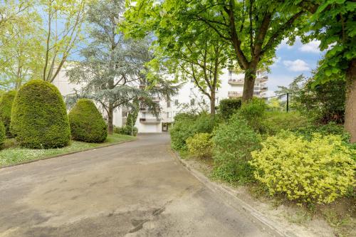 Exterior view, Chic and spacious apart with parking in Fourqueux Exterior view, Chic and spacious apart with parking in Fourqueux