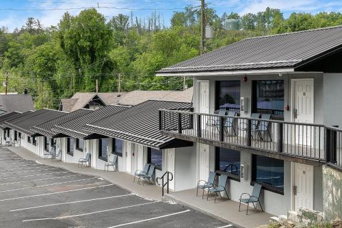 Gatlinburg Mountain Inn in Gatlinburg Gatlinburg Mountain Inn in Gatlinburg
