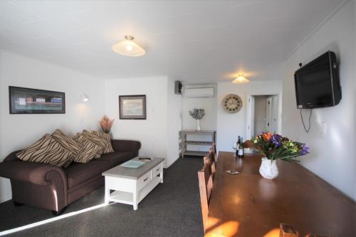 Beach Lodge Motels near St Kilda and St Clair Beaches Beach Lodge Motels near St Kilda and St Clair Beaches