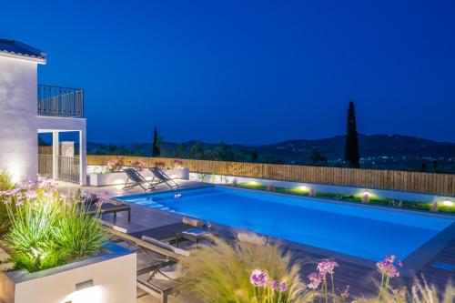Piscina, Villa Verde - Heated Pool with Stunning Views, by ZanteWize in Arkoudi Piscina, Villa Verde - Heated Pool with Stunning Views, by ZanteWize in Arkoudi