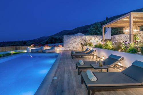 Piscina, Villa Verde - Heated Pool with Stunning Views, by ZanteWize in Arkoudi Piscina, Villa Verde - Heated Pool with Stunning Views, by ZanteWize in Arkoudi