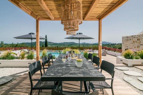 Terraza/balcón, Villa Verde - Heated Pool with Stunning Views, by ZanteWize in Arkoudi Terraza/balcón, Villa Verde - Heated Pool with Stunning Views, by ZanteWize in Arkoudi