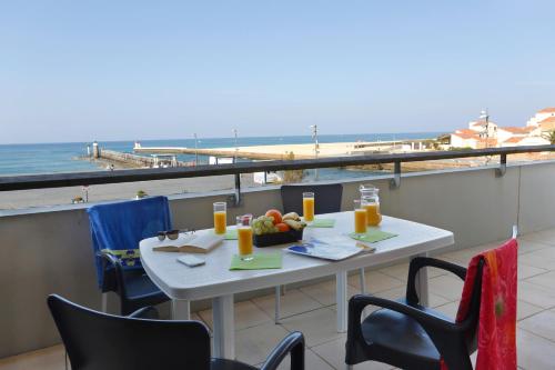 شرفة/ تراس, Residence Nemea l'Estacade in كابريتون شرفة/ تراس, Residence Nemea l'Estacade in كابريتون