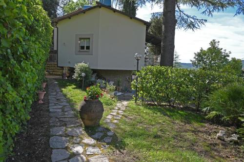 Hage, Villa bianca in Terni Hage, Villa bianca in Terni
