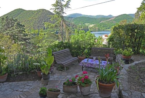 Hage, Villa bianca in Terni Hage, Villa bianca in Terni