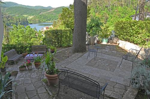 Hage, Villa bianca in Terni Hage, Villa bianca in Terni