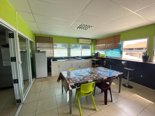 ห้องครัว, Mahana Lodge Hostel & Backpacker in ตาฮิติ ห้องครัว, Mahana Lodge Hostel & Backpacker in ตาฮิติ