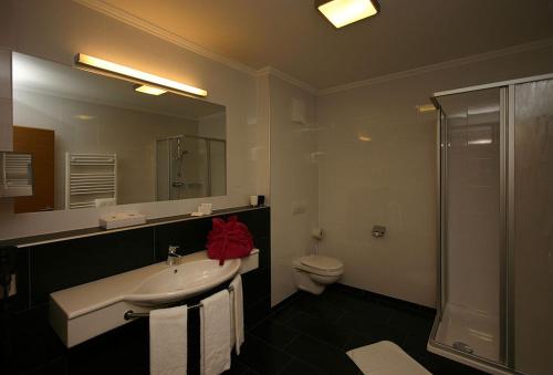 Bathroom, Hotel Herzblut - Jokercard inclusive in Saalbach Bathroom, Hotel Herzblut - Jokercard inclusive in Saalbach