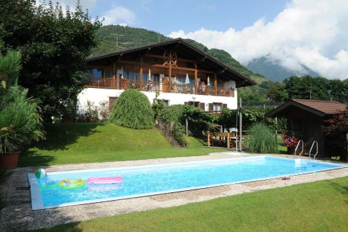 Köstenholzerhof (Kostenholzerhof) in Lana Köstenholzerhof (Kostenholzerhof) in Lana