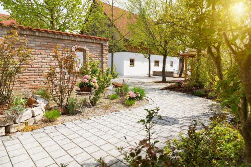 Garden, Landgasthof Vogelsang OHG in Weichering Garden, Landgasthof Vogelsang OHG in Weichering