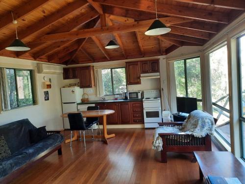 Fasilitas, Orana"Welcome" Cabin in The Tops in Bandon Grove Fasilitas, Orana"Welcome" Cabin in The Tops in Bandon Grove