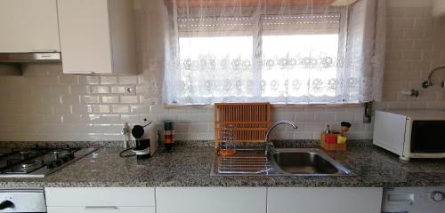 ห้องครัว, Moradia santa comba in วีมิเยโร (วิเซว) ห้องครัว, Moradia santa comba in วีมิเยโร (วิเซว)