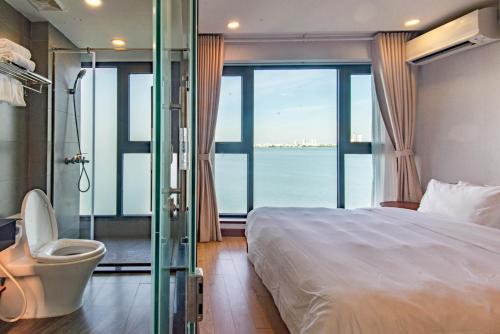 Balcony/terrace, MOON West Lake Serviced Apartment in Tay Ho District Balcony/terrace, MOON West Lake Serviced Apartment in Tay Ho District