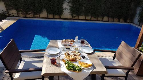 Swimming pool, Rebetiko Hotel in Cesme Swimming pool, Rebetiko Hotel in Cesme