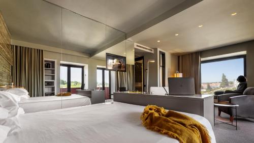 Vitoria Stone Hotel in Evora Vitoria Stone Hotel in Evora