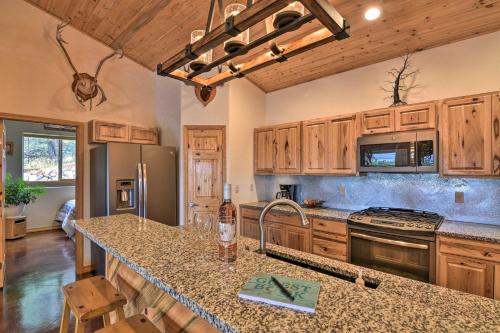 Stunning Home with Fire Pit, 11 Mi to Mt Yale! in 阿斯彭 (CO) Stunning Home with Fire Pit, 11 Mi to Mt Yale! in 阿斯彭 (CO)