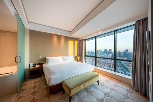 The Eton Hotel Shanghai in Lucsiacuj és Új Nemzetközi Expo Center Putung The Eton Hotel Shanghai in Lucsiacuj és Új Nemzetközi Expo Center Putung