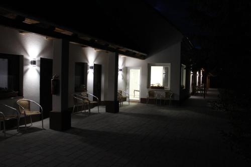 כניסה, Czermann Holiday Inn in Szekesfehervar כניסה, Czermann Holiday Inn in Szekesfehervar