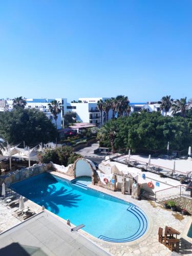 Úszómedence, Dionysos Central Hotel in Paphos Úszómedence, Dionysos Central Hotel in Paphos