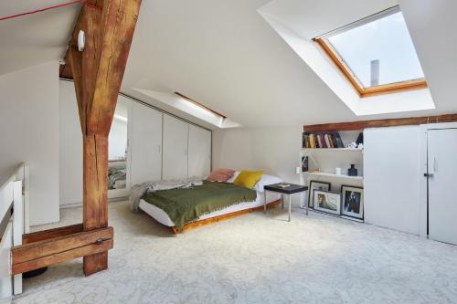 Prague Days - Sunlit Attic Loft in Vinohrady