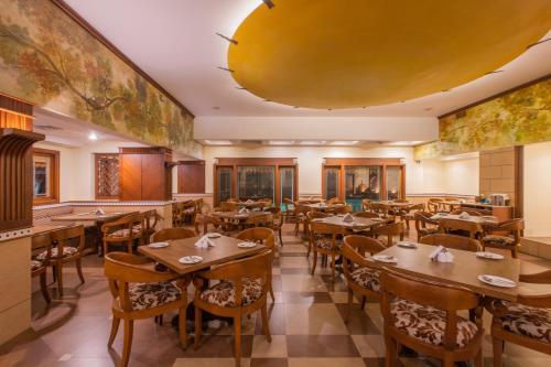 Restaurant, Nanutel Hotel in Madgaon Restaurant, Nanutel Hotel in Madgaon