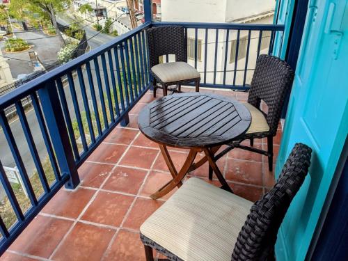 Aqua Saint Thomas in Bellevue Aqua Saint Thomas in Bellevue