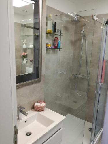 浴室, Apartment in Drasnice with sea view, terrace, air conditioning, WiFi 4992-5 in 德斯旦 浴室, Apartment in Drasnice with sea view, terrace, air conditioning, WiFi 4992-5 in 德斯旦