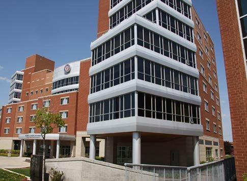 Bejárat, Hotel Laurier - King Street Residence in Waterloo (Ontario) Bejárat, Hotel Laurier - King Street Residence in Waterloo (Ontario)