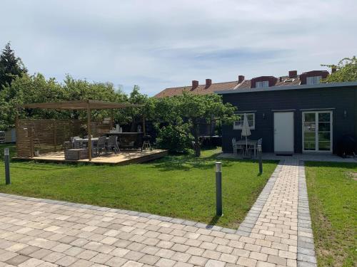 Exterior view, Toppmodernt litet hus nara Kalmar slott och havet in Tegelviken-Gamla Staden Exterior view, Toppmodernt litet hus nara Kalmar slott och havet in Tegelviken-Gamla Staden