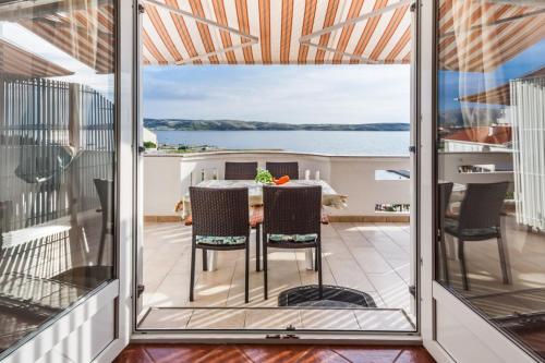 ระเบียง/ชานเรือน, Apartment in Kustici with sea view, balcony, air conditioning, W-LAN 3589-3 in คุสติซิ ระเบียง/ชานเรือน, Apartment in Kustici with sea view, balcony, air conditioning, W-LAN 3589-3 in คุสติซิ