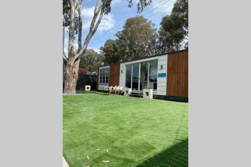 مدخل, Tiny House in Belconnen 1BR Self Contained Wine (Tiny House in Belconnen 1BR Self Contained Complete Home Filtration as seen on The Block Phillip Isl) in شمال غرب كانبيرا الريفية مدخل, Tiny House in Belconnen 1BR Self Contained Wine (Tiny House in Belconnen 1BR Self Contained Complete Home Filtration as seen on The Block Phillip Isl) in شمال غرب كانبيرا الريفية