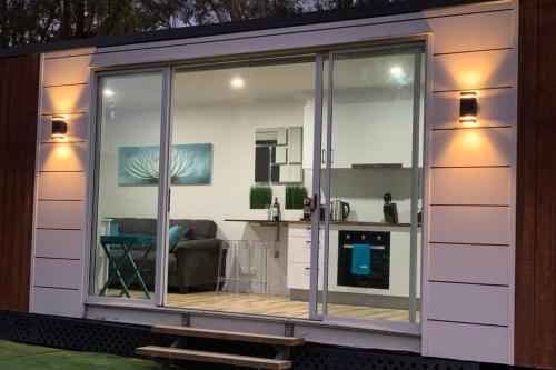 المرافق, Tiny House in Belconnen 1BR Self Contained Wine (Tiny House in Belconnen 1BR Self Contained Complete Home Filtration as seen on The Block Phillip Isl) in شمال غرب كانبيرا الريفية المرافق, Tiny House in Belconnen 1BR Self Contained Wine (Tiny House in Belconnen 1BR Self Contained Complete Home Filtration as seen on The Block Phillip Isl) in شمال غرب كانبيرا الريفية