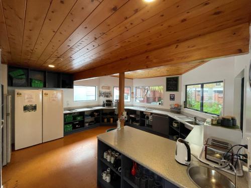 Kitchen, Peppertree Lodge in Bay of Islands Kitchen, Peppertree Lodge in Bay of Islands