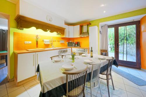 مطبخ, Le Clos Arbore (Gite) in ليبرامونت مطبخ, Le Clos Arbore (Gite) in ليبرامونت