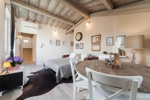 Firenze top-floor flat close to Arno
