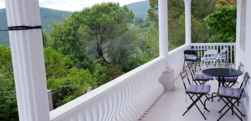 شرفة/ تراس, Mirišta - Spacious apartment in lush nature sea & forest (Mirista - Spacious apartment in lush nature sea & forest) in Mirista شرفة/ تراس, Mirišta - Spacious apartment in lush nature sea & forest (Mirista - Spacious apartment in lush nature sea & forest) in Mirista