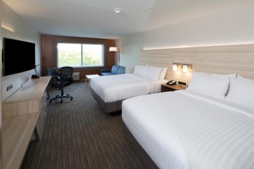 Holiday Inn Express & Suites Gaylord By IHG in Гейлорд (Мічіган) Holiday Inn Express & Suites Gaylord By IHG in Гейлорд (Мічіган)