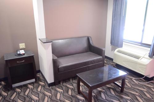 在meiguo.com看到的山姆休斯顿赛马公园皇宫汽车旅馆的介绍图片