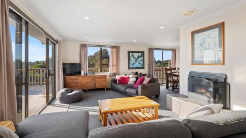 ฝักบัว, Kapiti Views - Waikanae Beach Holiday Home in ปาราปาเรามู ฝักบัว, Kapiti Views - Waikanae Beach Holiday Home in ปาราปาเรามู
