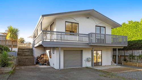ฝักบัว, Kapiti Views - Waikanae Beach Holiday Home in ปาราปาเรามู ฝักบัว, Kapiti Views - Waikanae Beach Holiday Home in ปาราปาเรามู