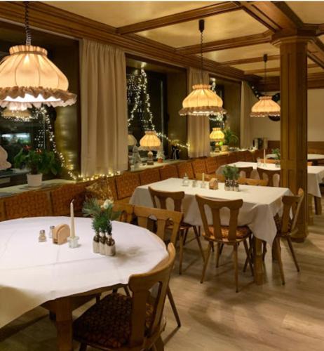 Étterem, Hotel Adler in Lichtenstein (Tubingen) Étterem, Hotel Adler in Lichtenstein (Tubingen)