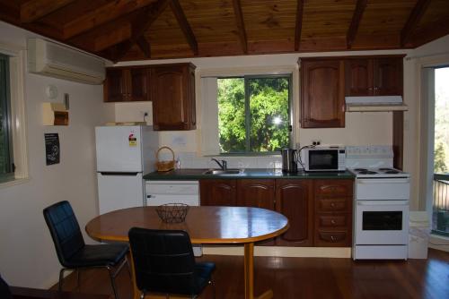 Dapur, Orana"Welcome" Cabin in The Tops in Bandon Grove Dapur, Orana"Welcome" Cabin in The Tops in Bandon Grove