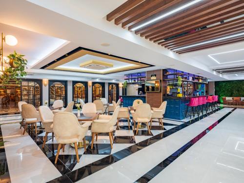 Pub/salon, Elysium Green Suites. in Antalya Pub/salon, Elysium Green Suites. in Antalya