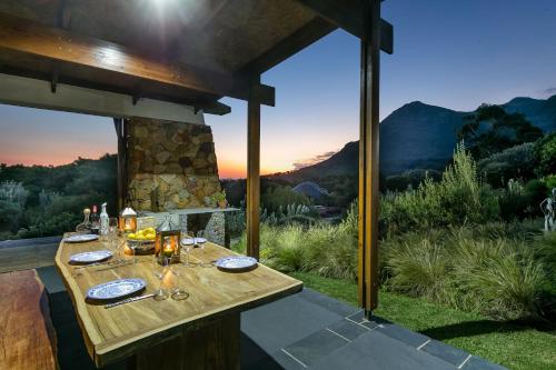 Kinghorns Gardens near Silvermine Nature Reserve Kinghorns Gardens near Silvermine Nature Reserve