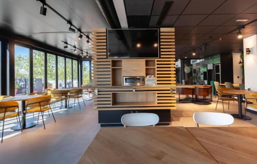 Restaurant, Vertice Roomspace in Villaverde Restaurant, Vertice Roomspace in Villaverde